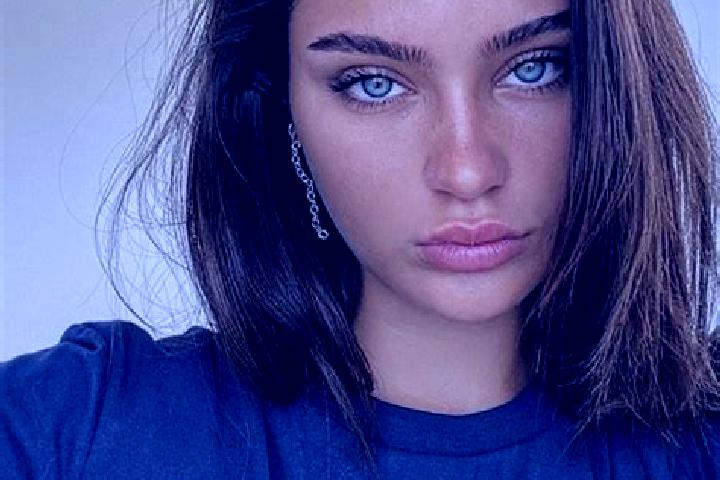 Addison, 28, a brunette dark-eyed middle eastern companion based in Mendi. Offering Deep French Kissing, Massage, Striptease, Tantra, Travel Companion. Avail...