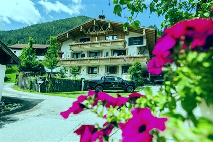 Addison, 28 — Escort in Hoefen, Austria