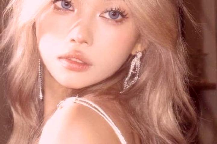 Addison, 29, a blonde grey-eyed asian companion based in Leezen. Offering Massage, Dinner Date, Domination, Roleplay. Available for incall and outcall, day a...