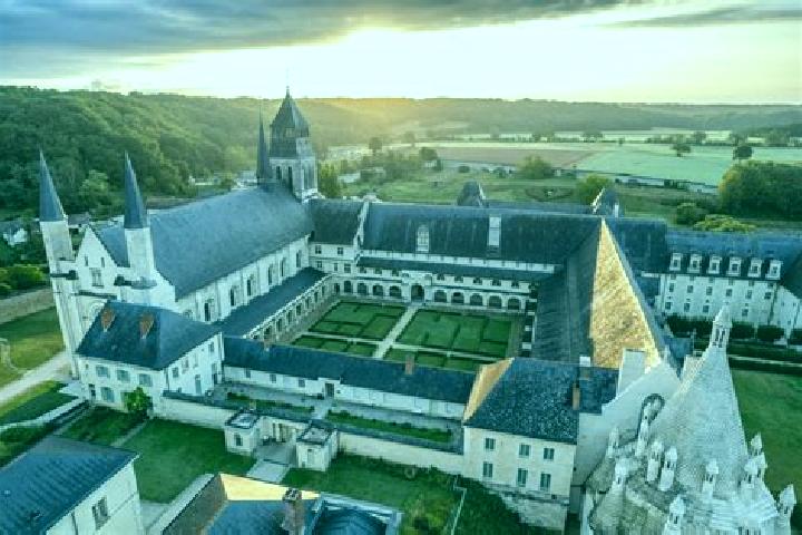 Addison, 29 — Escort in Fontevraud-l Abbaye, France