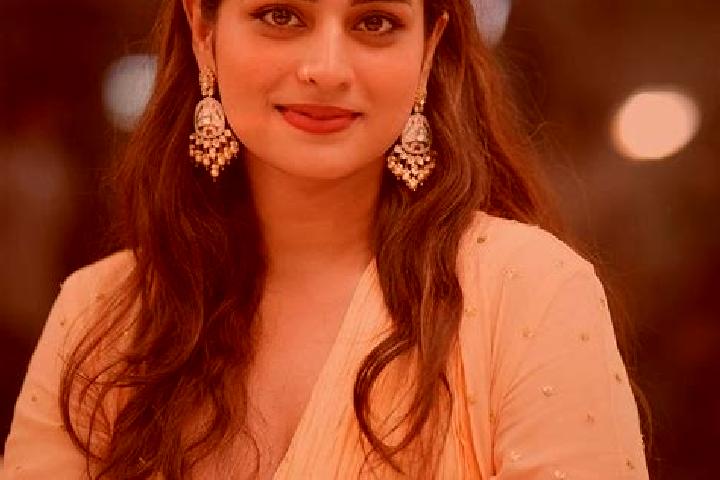 Addison, 32, a auburn amber-eyed indian companion based in Aysha. Offering Party Girl, Roleplay, Couples. Available for incall and outcall, overnight booking...