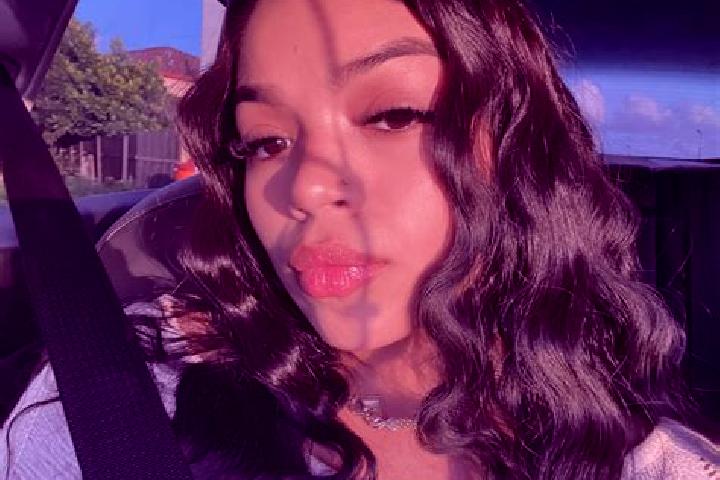Addison, 32, a auburn brown-eyed latina companion based in Eravu. Offering Erotic Massage, Massage, GFE, Dinner Date. Available for incall and outcall, day a...