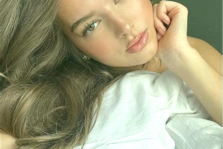 Addison, 32, a brunette hazel-eyed latina companion based in An Nadirah. Offering Couples, CIM, Massage, Travel Companion. Available for incall and outcall, ...