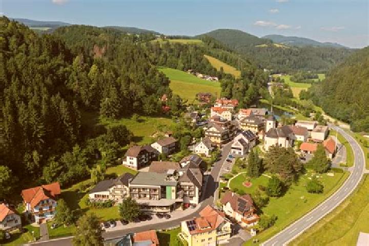 Addison, 32 — Escort in Moenichwald, Austria