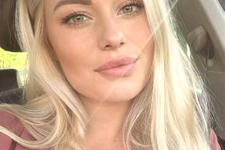 Addison, 33, a blonde hazel-eyed caucasian companion based in Chateau-Thierry. Offering Couples, Fetish, Massage, Striptease. Available for incall and outcal...