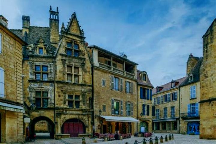 Addison, 34, a black amber-eyed mediterranean companion based in Sarlat-la-Caneda. Offering Travel Companion, Deep French Kissing, Couples. Available for inc...