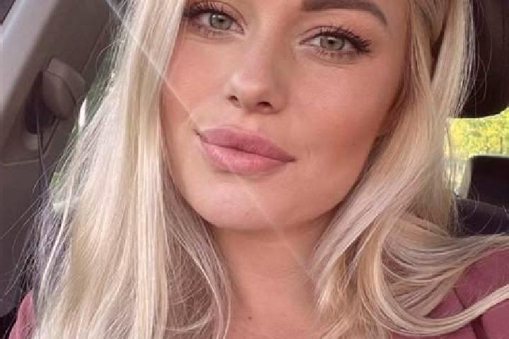 Addison, 34, a blonde hazel-eyed ebony companion based in Ropice. Offering Deep French Kissing, Overnight, Domination, Duos. Available for incall and outcall...