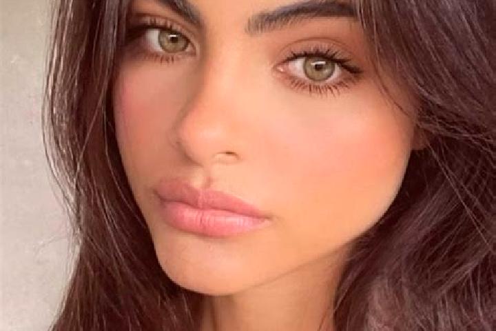 Addison, 36, a brunette dark-eyed indian companion based in Drezzo. Offering Travel Companion, GFE, Massage, Couples, A-Level. Available for incall and outca...