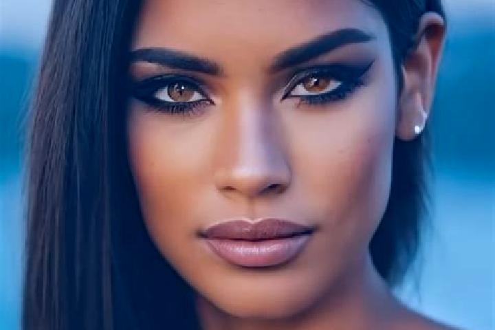 Addison, 36, a brunette dark-eyed latina companion based in Bokor. Offering GFE, CIM, 69. Available for incall and outcall, day and evening dates.