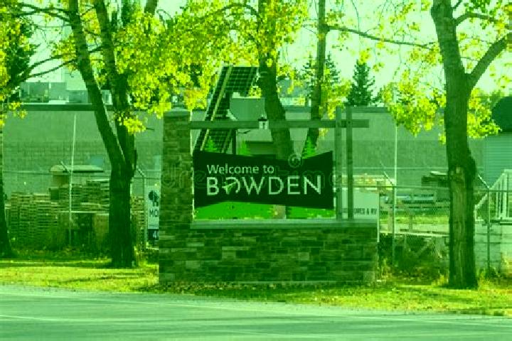 Addison, 36 — Escort in Bowden, Canada
