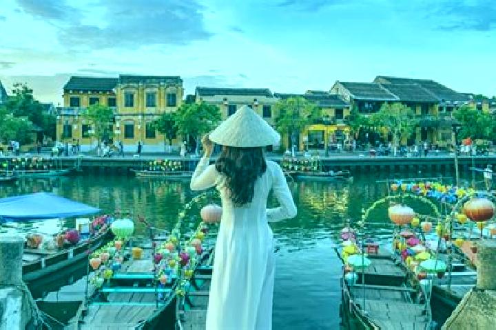 Addison, 36 — Escort in Hoi An, Vietnam