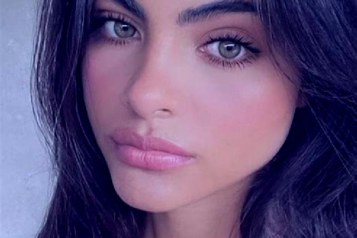 Addison, 37, a brunette brown-eyed indian companion based in Coroneo. Offering Couples, A-Level, BDSM. Available for incall and outcall, day and evening dates.