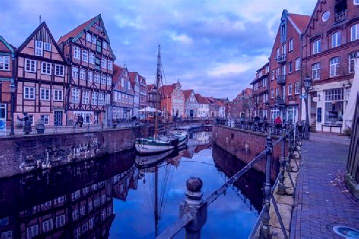 Addison, 38 — Escort in Butjadingen, Germany