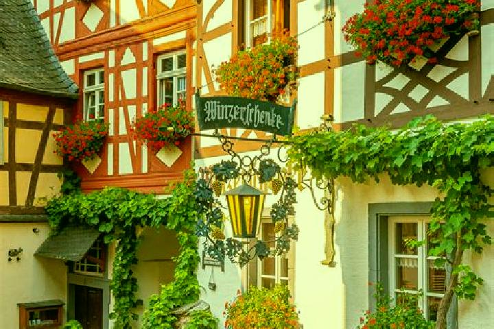Addison, 39 — Escort in Braunlingen, Germany