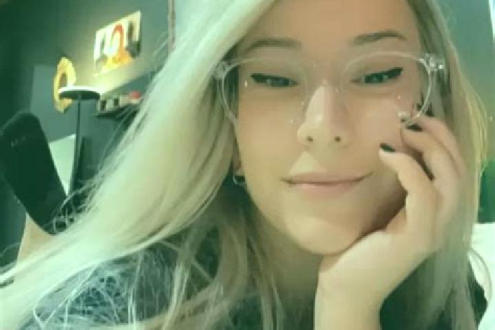 Alice, 20, a blonde dark-eyed mixed companion based in Recques-sur-Hem. Offering Party Girl, Dinner Date, Travel Companion, Duos, Striptease. Available for i...