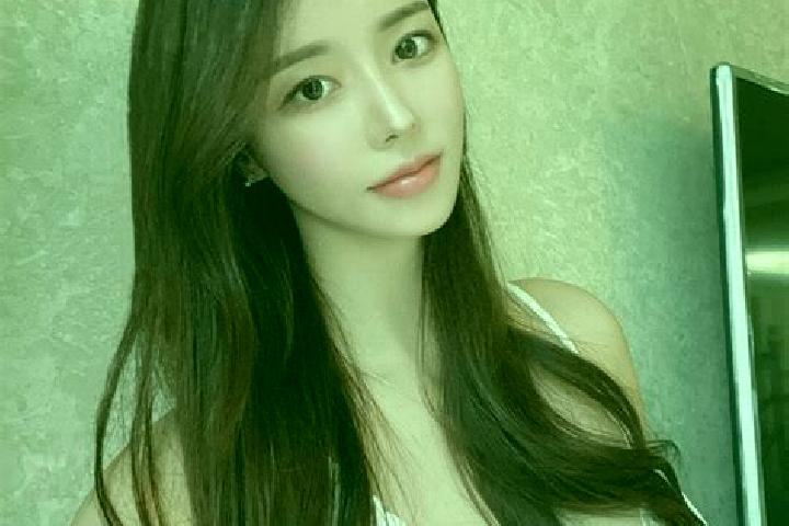 Alice, 20 — Escort in Liudaogou, China