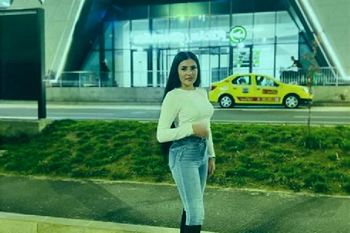 Alice, 20 — Escort in Perieni, Romania