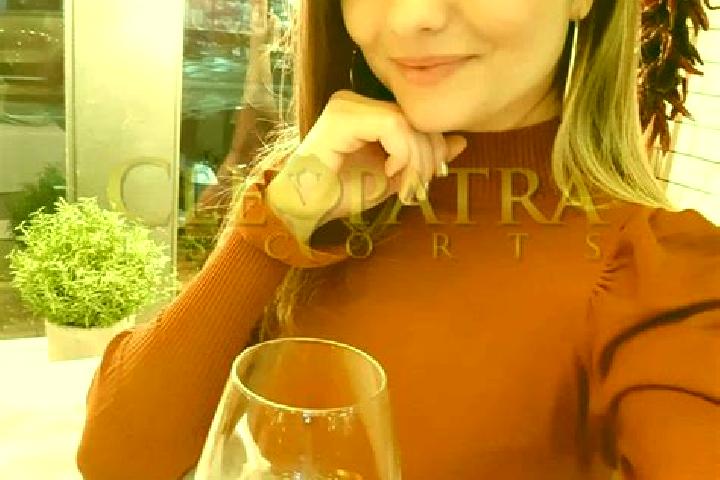 Alice, 21, a auburn amber-eyed caribbean companion based in Ibarra. Offering Prostate Massage, CIM, OWO, Dinner Date, Domination. Available for incall and ou...