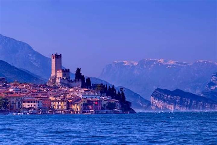 Alice, 21, a auburn dark-eyed latina companion based in Torbole sul Garda. Offering Duos, CIM, Tantra, 69. Available for incall and outcall, overnight bookin...