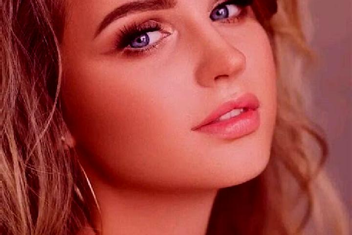 Alice, 21, a dark blonde blue-eyed caucasian companion based in Santa Elena. Offering Domination, Dinner Date, Tantra, 69, Prostate Massage. Available for in...
