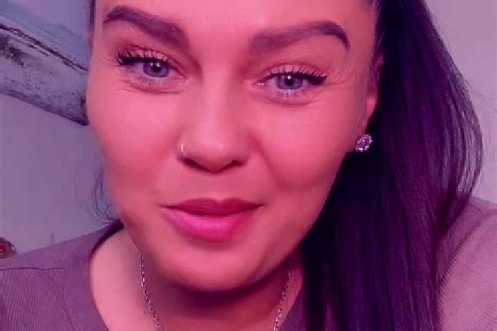 Alice, 21 — Escort in Lunguletu, Romania