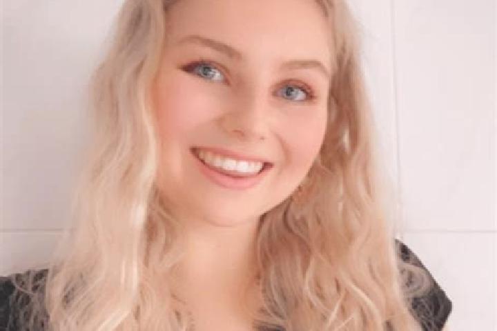 Alice, 21 — Escort in Oostham, Belgium