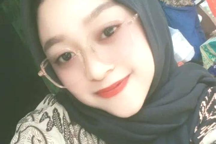 Alice, 21 — Escort in Sambong, Indonesia