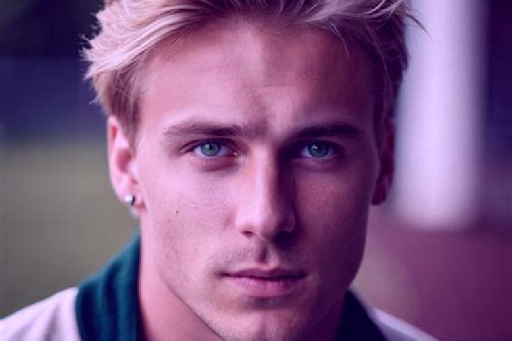 Alice, 22, a platinum blonde green-eyed mixed companion based in Gespunsart. Offering Deep French Kissing, Erotic Massage, Roleplay. Available for incall and...