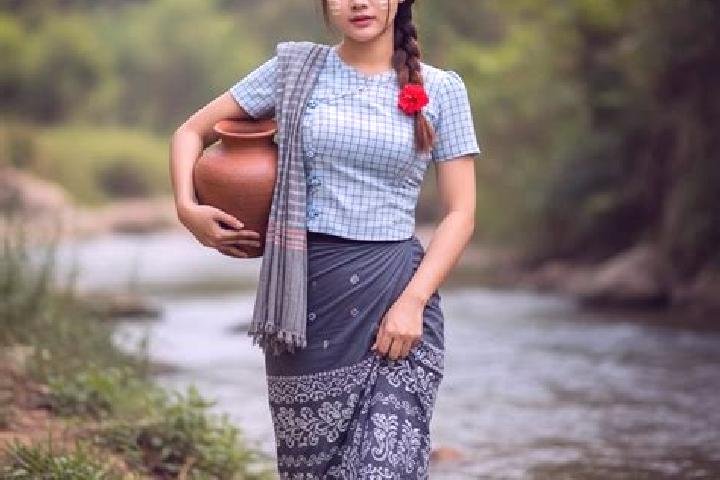 Alice, 22 — Escort in Hpakan, Myanmar