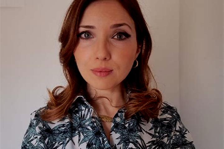 Alice, 22 — Escort in Saint-Simon, France