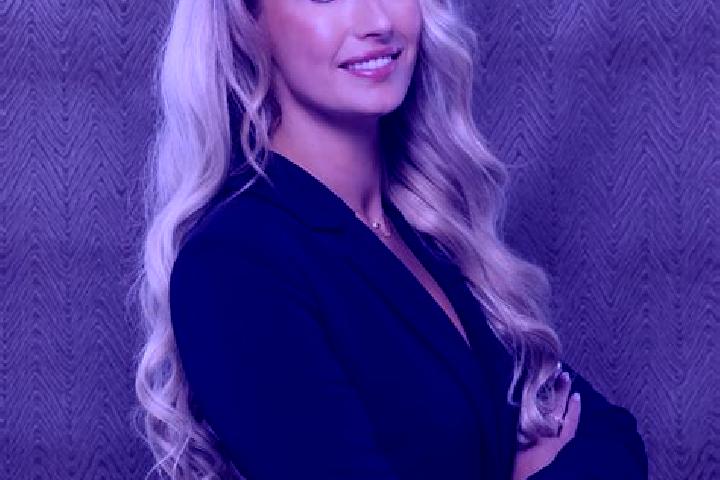 Alice, 22 — Escort in Torhout, Belgium