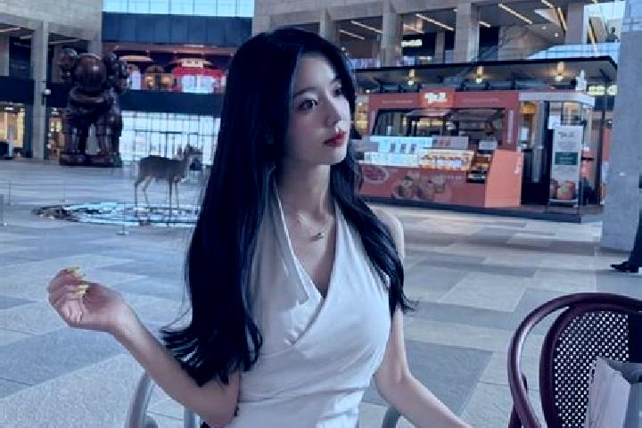 Alice, 22 — Escort in Zhouxin, China