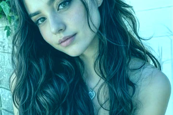 Alice, 23, a auburn grey-eyed middle eastern companion based in Hewlett. Offering GFE, BDSM, Travel Companion, Striptease. Available for incall and outcall, ...