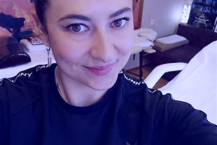 Alice, 23, a black grey-eyed slavic companion based in Romanasi. Offering Striptease, Dinner Date, Erotic Massage. Available for incall and outcall, day and ...