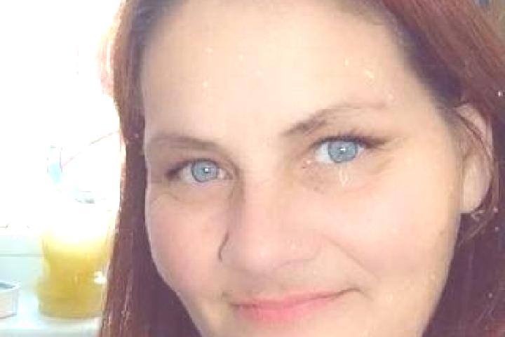 Alice, 23, a red grey-eyed caucasian companion based in Ballarat. Offering Dinner Date, OWO, Fetish, Tantra. Available for incall and outcall, day and evenin...