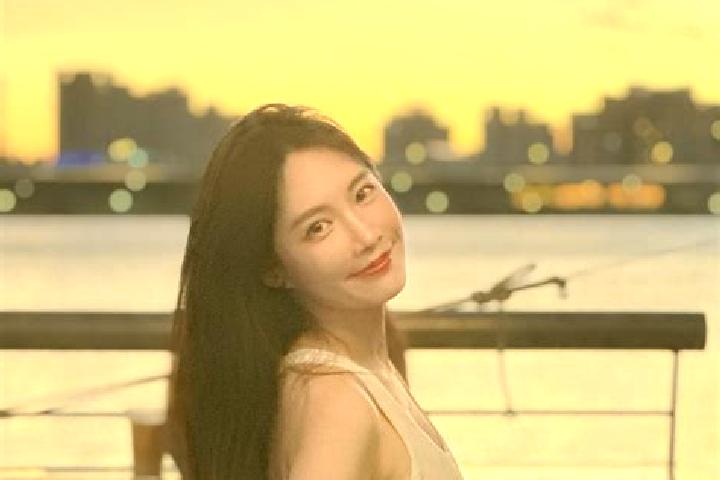 Alice, 23 — Escort in Azhatebage, China