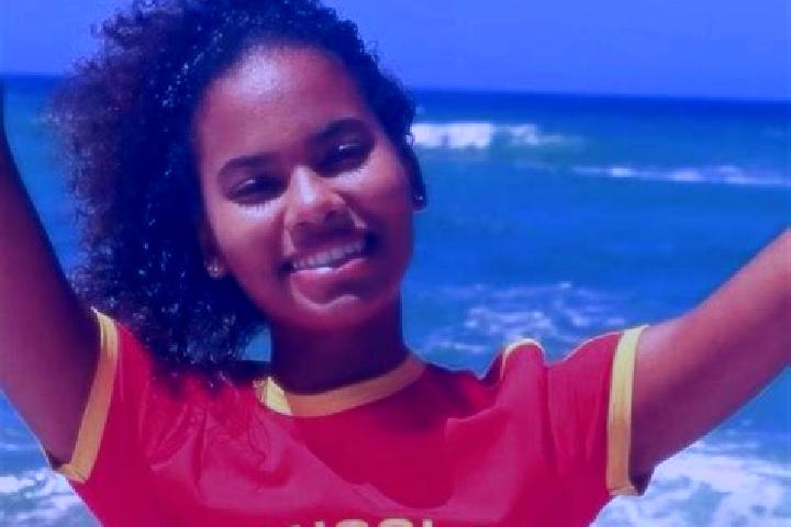 Alice, 23 — Escort in Caluango, Angola