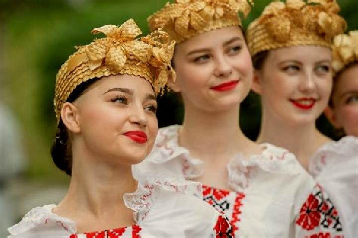 Alice, 23 — Escort in Kobryn, Belarus