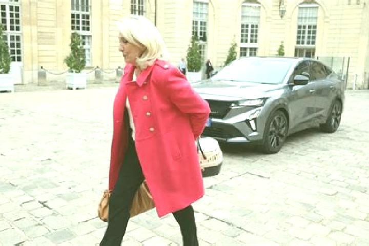 Alice, 23 — Escort in Matignon, France