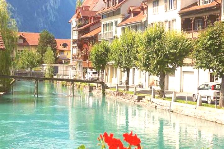 Alice, 23 — Escort in Meilen / Halten, Switzerland