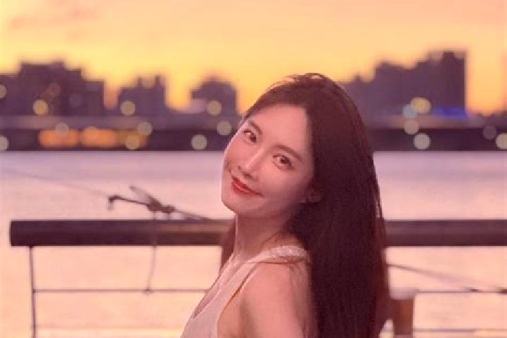 Alice, 23 — Escort in Yu erhong, China