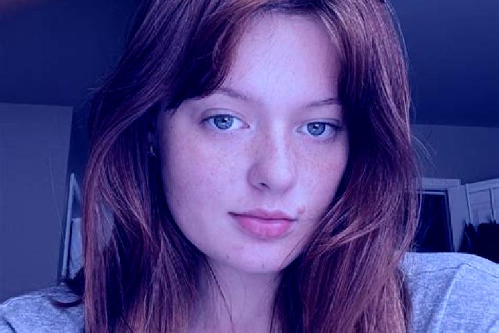 Alice, 24, a auburn blue-eyed caucasian companion based in Sainte-Jamme-sur-Sarthe. Offering Travel Companion, Girlfriend Experience. Available for incall an...