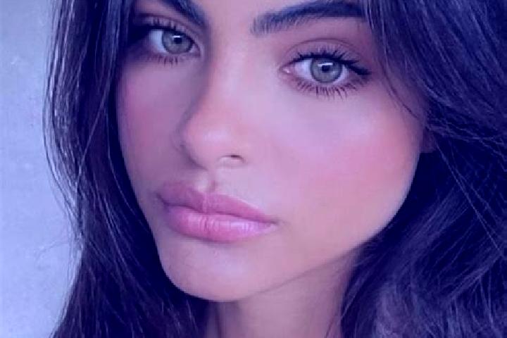 Alice, 24, a black hazel-eyed latina companion based in Gilles. Offering GFE, Striptease, Couples. Available for incall and outcall, day and evening dates.
