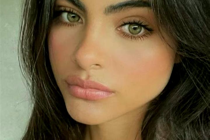 Alice, 24, a brunette grey-eyed middle eastern companion based in Los Zacatones. Offering Prostate Massage, Overnight, Dinner Date, Tantra. Available for inc...