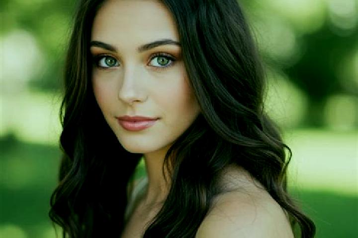 Alice, 24, a brunette hazel-eyed mediterranean companion based in Canakkale. Offering Striptease, Travel Companion, Girlfriend Experience. Available for inca...