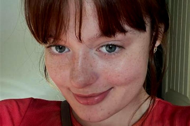 Alice, 24, a red brown-eyed mixed companion based in Schalksmuehle. Offering Striptease, Roleplay, Girlfriend Experience, Duos. Available for incall and outc...