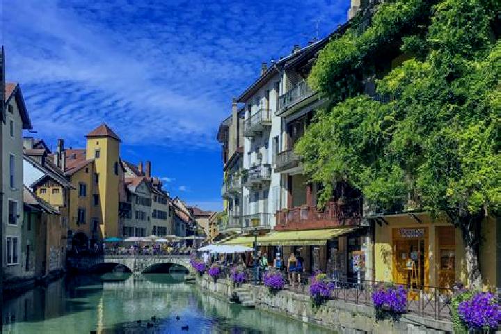 Alice, 24 — Escort in Laversines, France