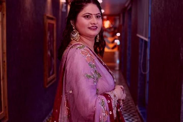 Alice, 24 — Escort in Tanda, India