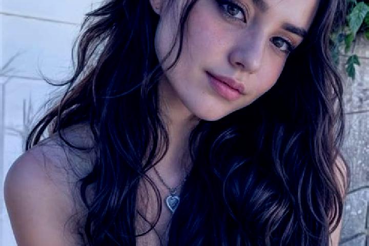 Alice, 25, a auburn brown-eyed middle eastern companion based in Bradford. Offering Travel Companion, Fetish, CIM, Striptease. Available for incall and outca...