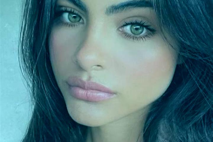 Alice, 25, a black hazel-eyed caucasian companion based in Cuigang. Offering Travel Companion, Tantra, Fetish, BDSM, GFE. Available for incall and outcall, d...